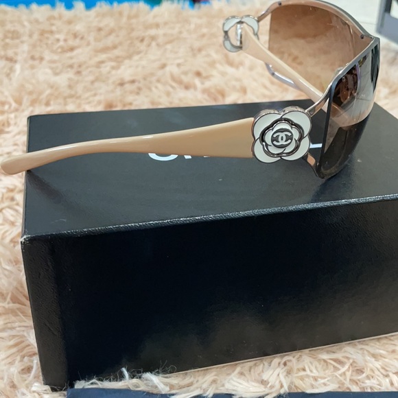 Authentic chanel ✨sunglasses - Picture 3 of 8